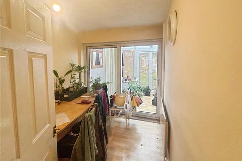 3 bedroom semi-detached house to rent, Chartwell Road, Telford TF1