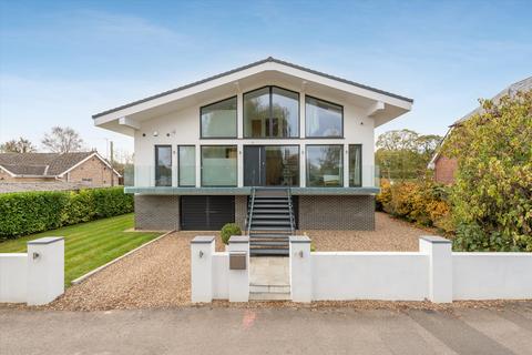 4 bedroom detached house to rent, Ham Island, Old Windsor, Windsor, Berkshire, SL4