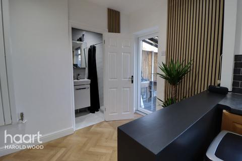 4 bedroom terraced house for sale, Lancing Road, Harold Hill