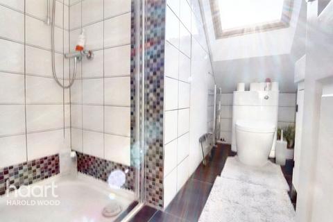 4 bedroom terraced house for sale, Lancing Road, Harold Hill