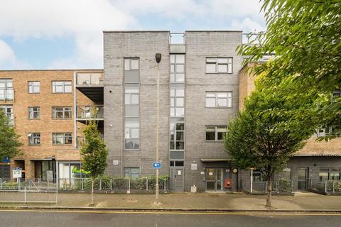 2 bedroom flat to rent, Oldridge Road, London SW12