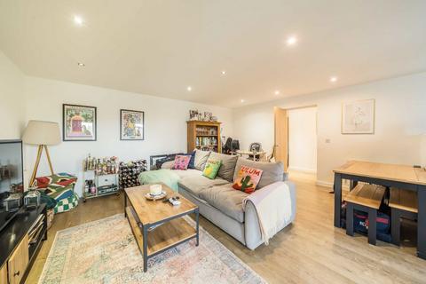 2 bedroom flat to rent, Oldridge Road, London SW12