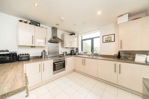 2 bedroom flat to rent, Oldridge Road, London SW12
