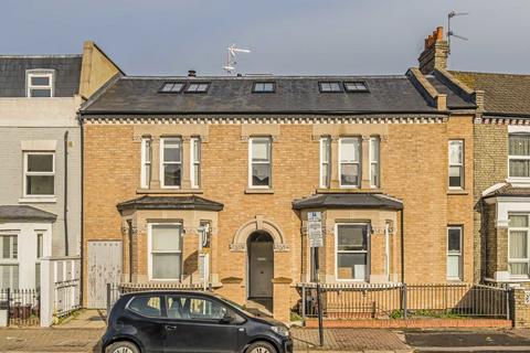 2 bedroom flat to rent, Garratt Lane, London SW17