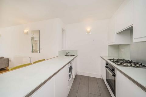 2 bedroom flat to rent, Garratt Lane, London SW17