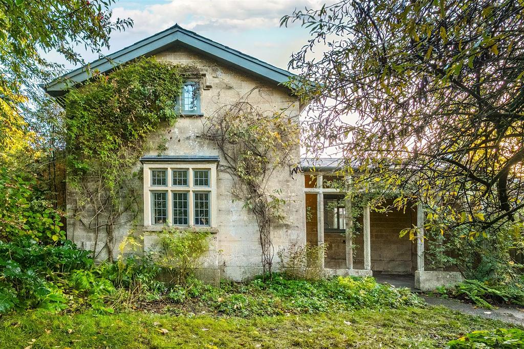 Front Broadleas Lodge.jpg