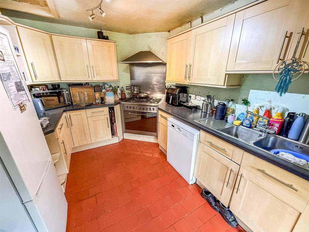 Kitchen/ Dining Room