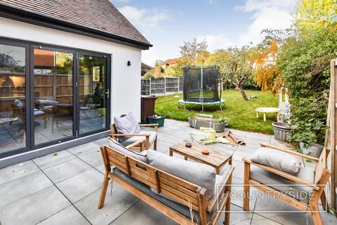 4 bedroom chalet for sale, St. Marys Drive, Benfleet