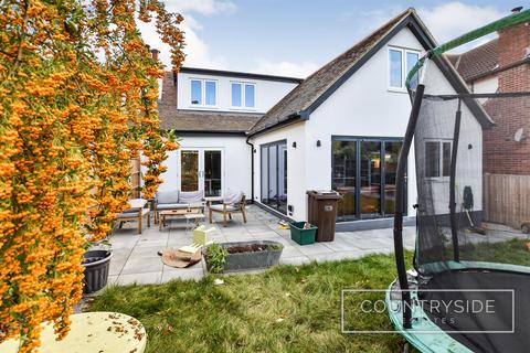 4 bedroom chalet for sale, St. Marys Drive, Benfleet