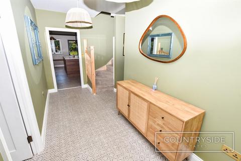 4 bedroom chalet for sale, St. Marys Drive, Benfleet