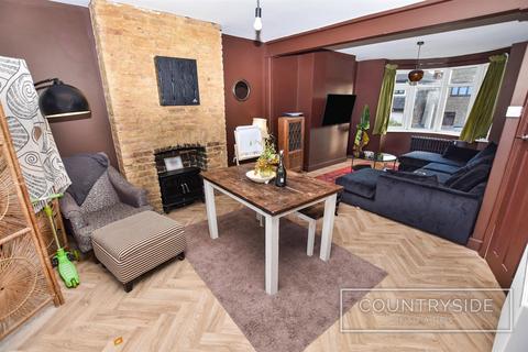 4 bedroom chalet for sale, St. Marys Drive, Benfleet