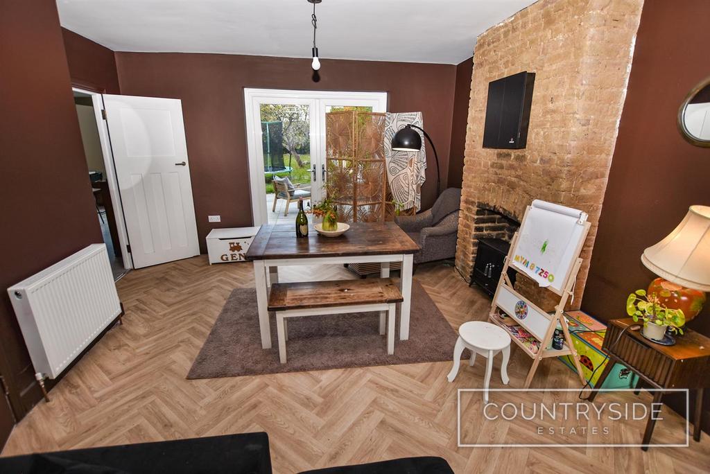 Lounge/Dining Room