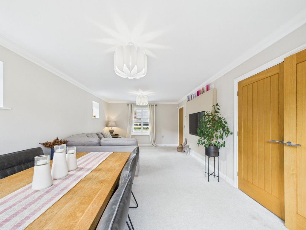 Lounge/Dining Room