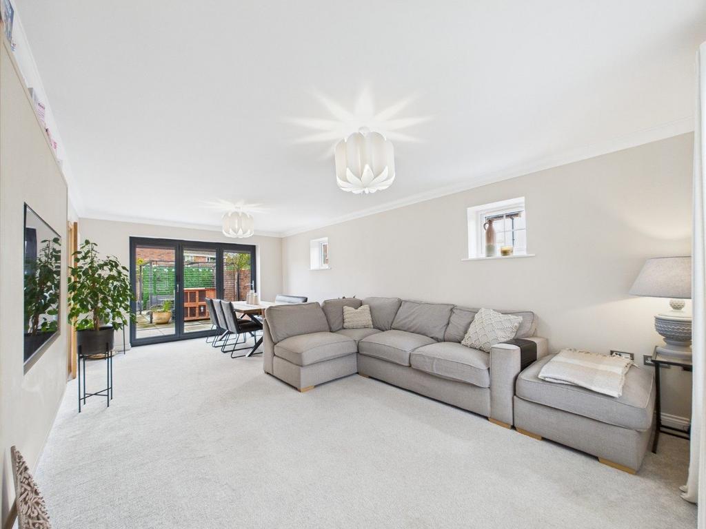 Lounge/Dining Room