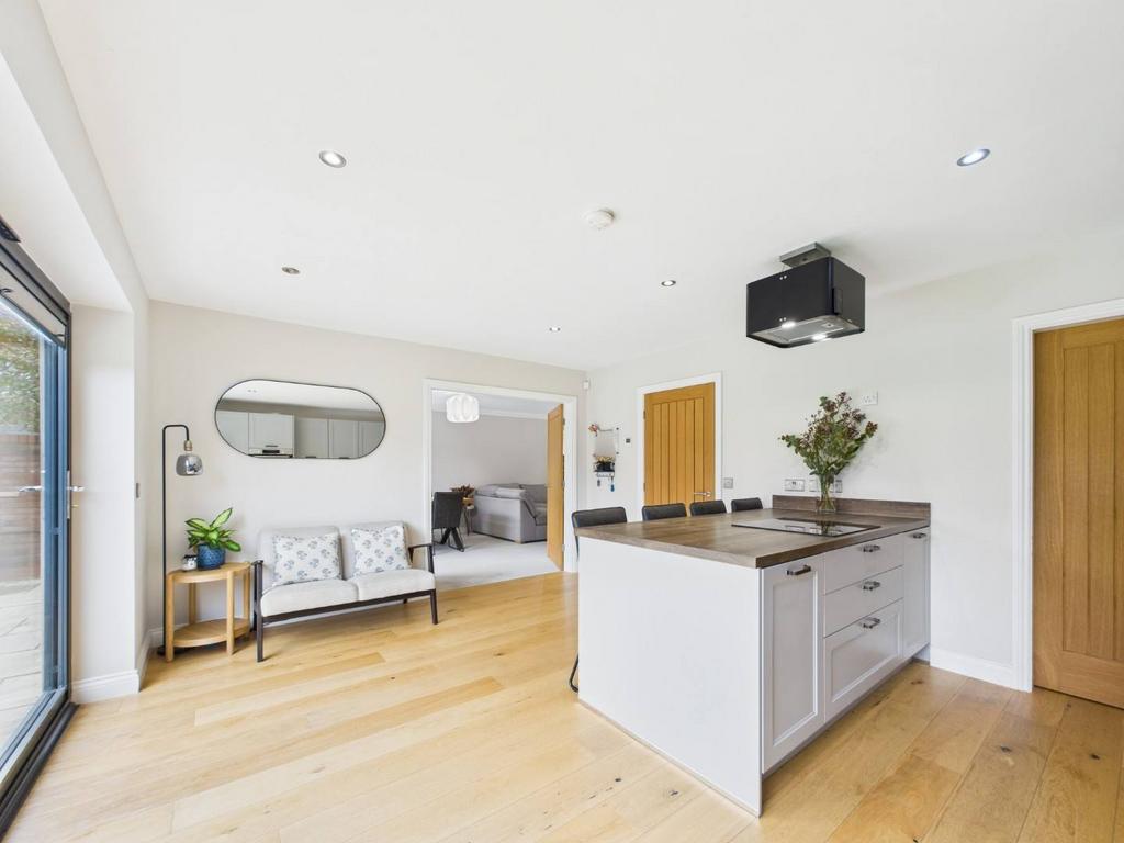 Kitchen/Breakfast Area