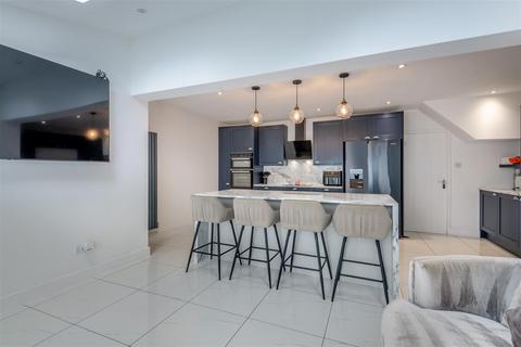 3 bedroom semi-detached house for sale, Derby Road, Maidstone