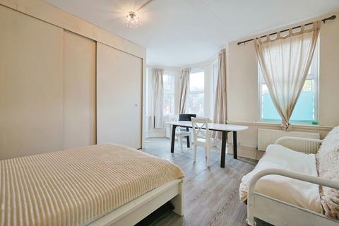2 bedroom flat to rent, Talgarth Mansions, Talgarth Road, W14