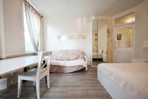 2 bedroom flat to rent, Talgarth Mansions, Talgarth Road, W14