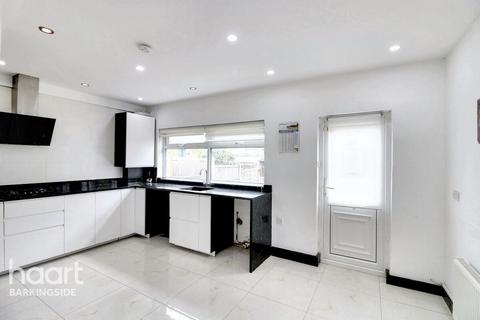 4 bedroom terraced house for sale, Cantley Gardens, Newbury Park