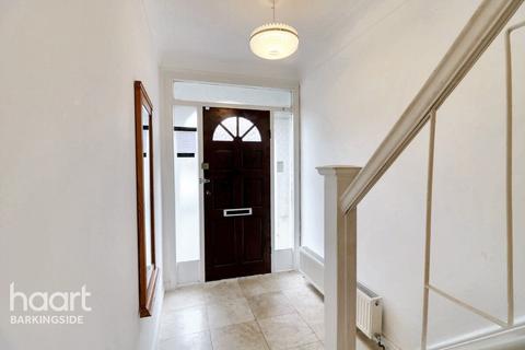 Cantley Gardens, Newbury Park