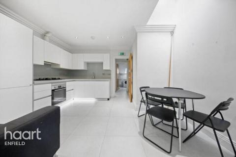 4 bedroom apartment to rent, Lotus Mews, LONDON