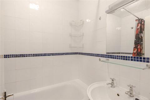 Studio to rent, Craven Hill, London, W2