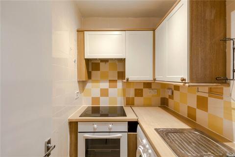 Studio to rent, Craven Hill, London, W2