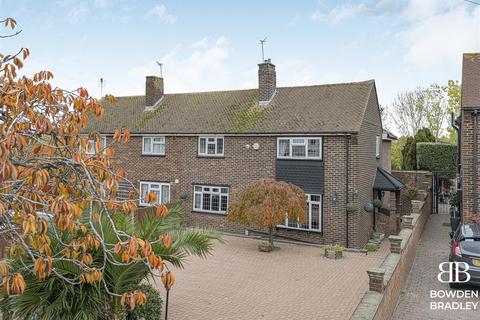 4 bedroom semi-detached house for sale, Coopers Close, Chigwell