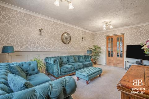 4 bedroom semi-detached house for sale, Coopers Close, Chigwell