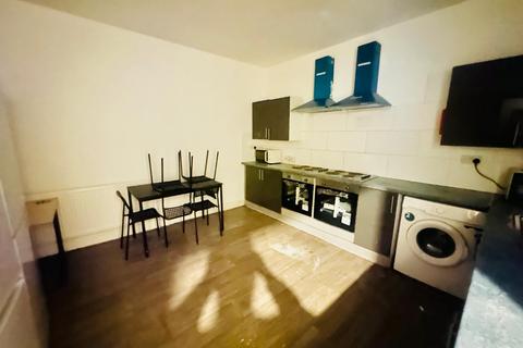 6 bedroom terraced house to rent, Newcastle upon Tyne NE4