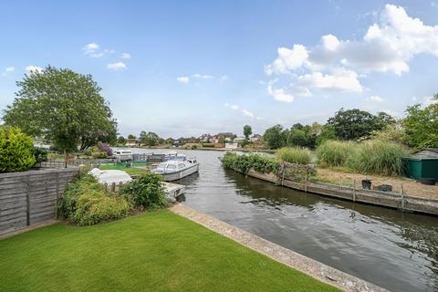 3 bedroom detached bungalow for sale, Lower Ash Estate, Shepperton, TW17