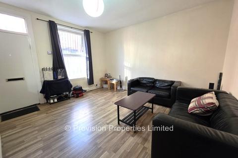 2 bedroom terraced house to rent, Harold View, Hyde Park LS6