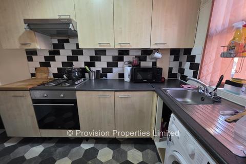 2 bedroom terraced house to rent, Harold View, Hyde Park LS6