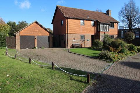 Saffrons Park, Eastbourne, BN20 7UX