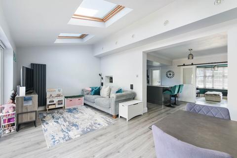 3 bedroom semi-detached house to rent, Ruden Way, Epsom