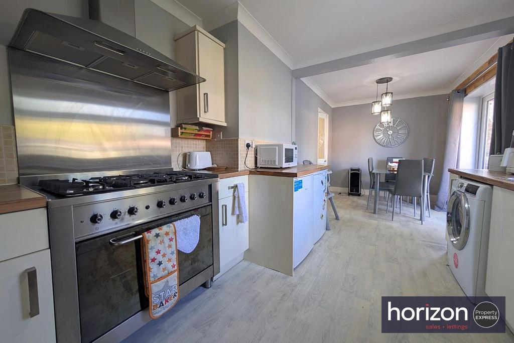 Kitchen/Dining Area