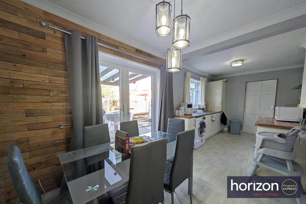 Kitchen/Dining Area