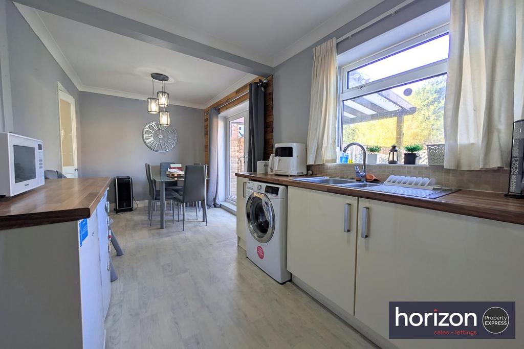 Kitchen/Dining Area