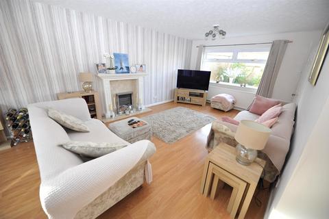 4 bedroom detached house for sale, Evesham Grove, Idle