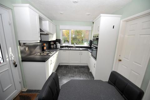 4 bedroom detached house for sale, Evesham Grove, Idle