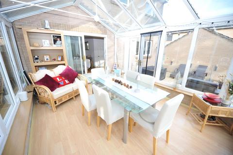 4 bedroom detached house for sale, Evesham Grove, Idle