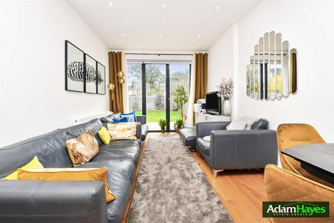 2 bedroom maisonette for sale, Grove Road, London N12