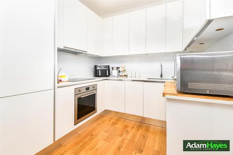 2 bedroom maisonette for sale, Grove Road, London N12