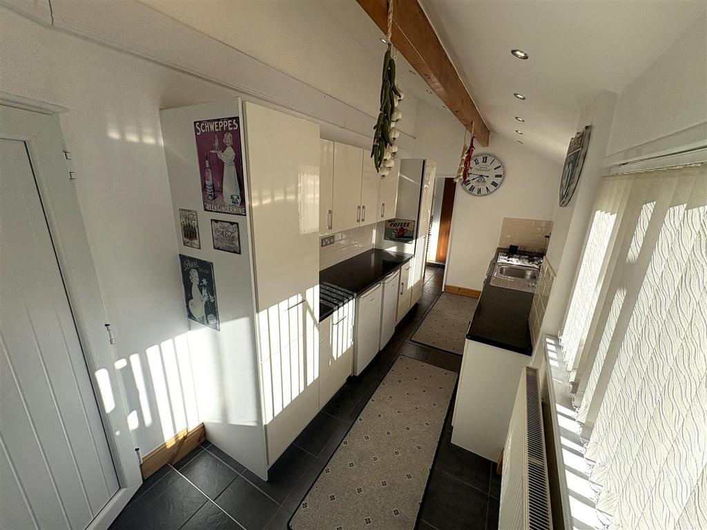 Kitchen 1.JPG
