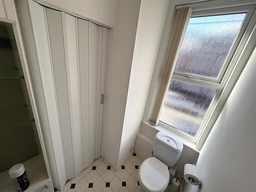 Bathroom 2.JPG