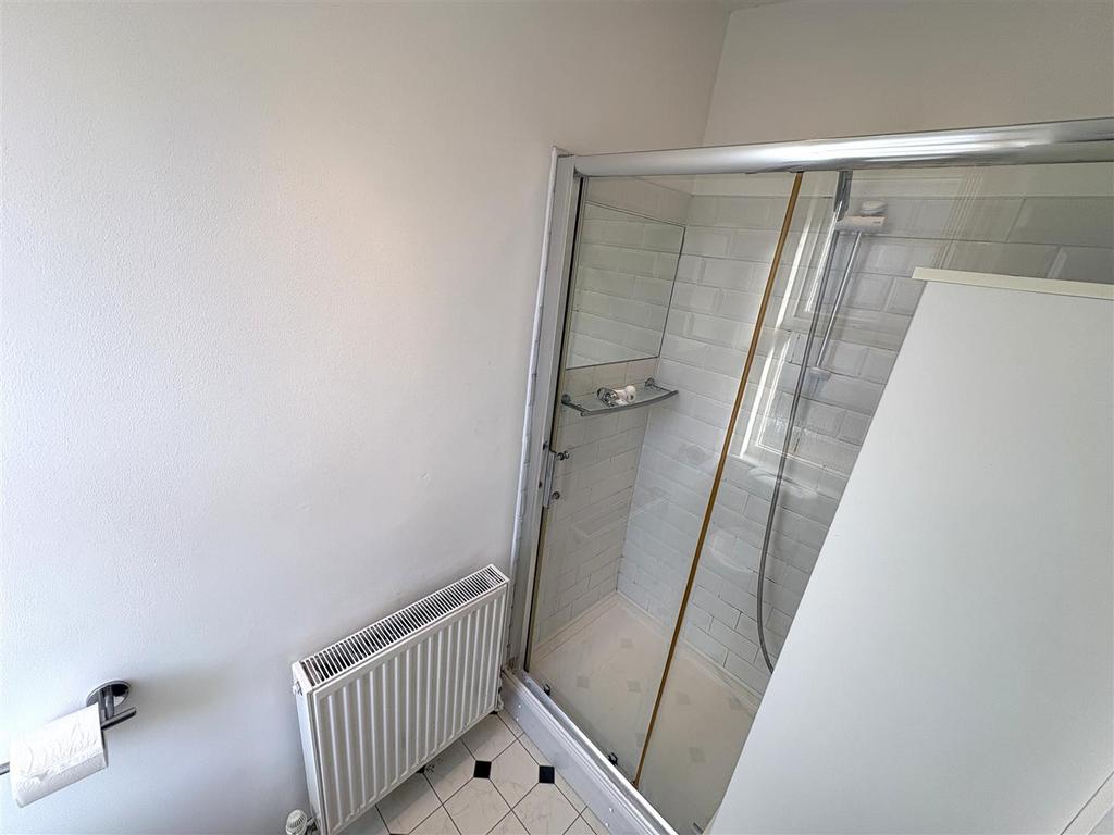 Bathroom 3.JPG