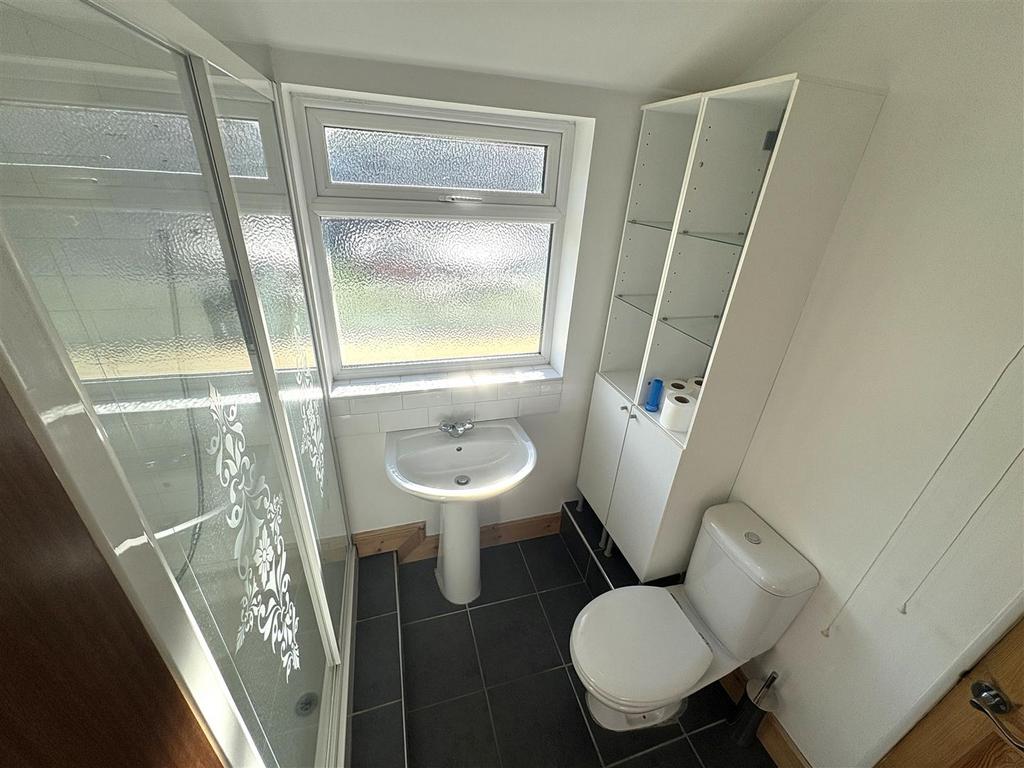 Downstairs toilet.JPG