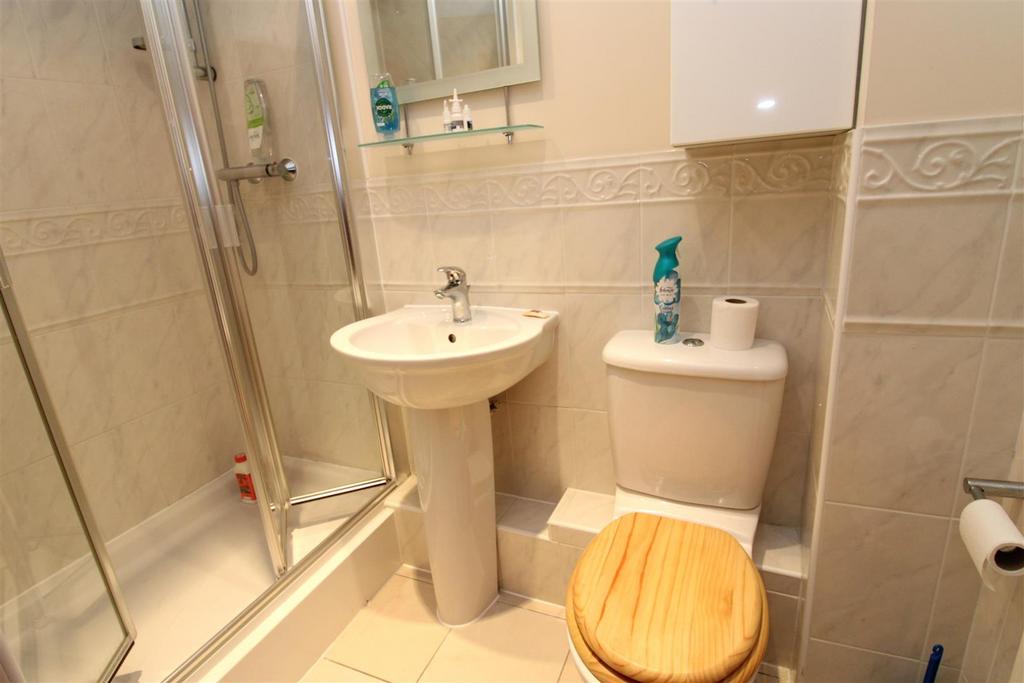 Ensuite.JPG