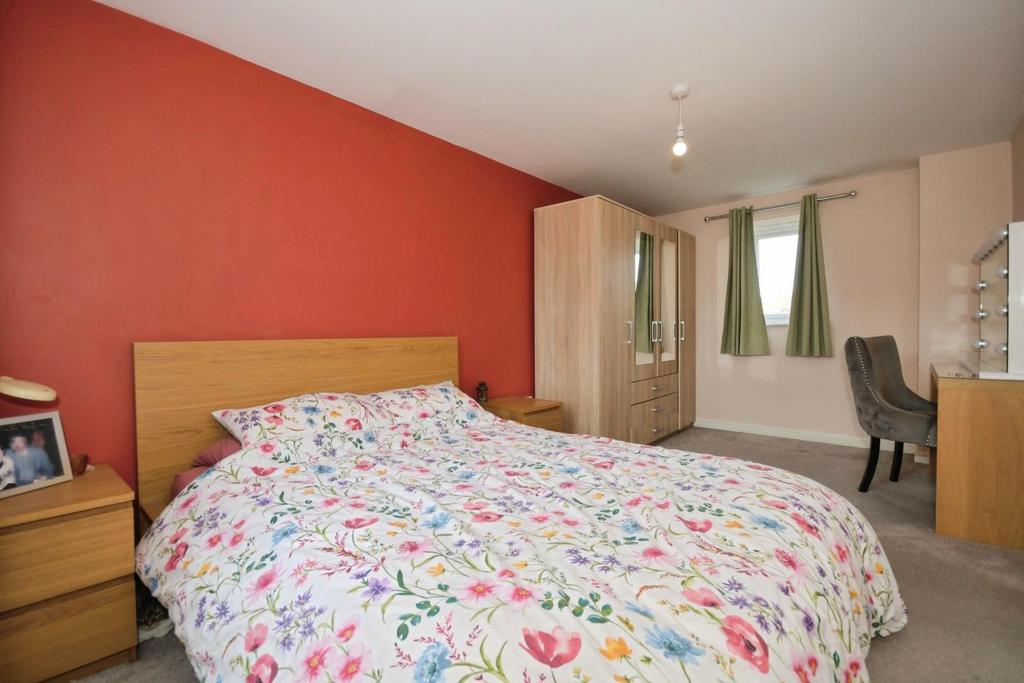 BEDROOM 1 02.jpg
