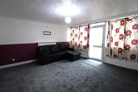 3 bedroom terraced house to rent, Tarbert Close, Bletchley
